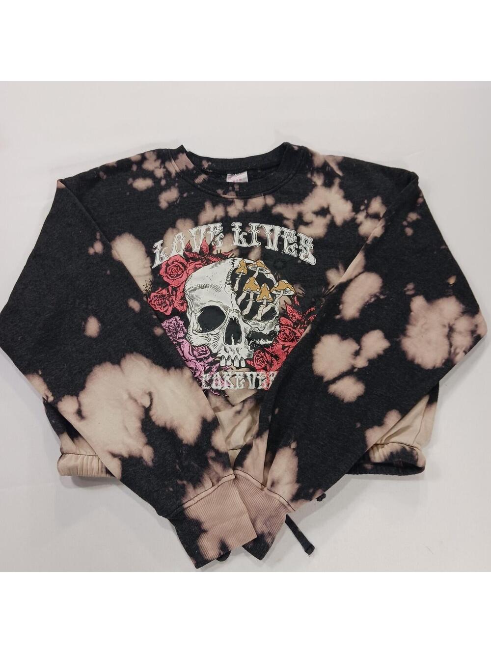 No Boundaries Cropped Graphic Sweatshirt “Love Lives Forever” Juniors Sz M (7-9)
